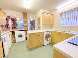 CHESTNUT ROAD- click for photo gallery